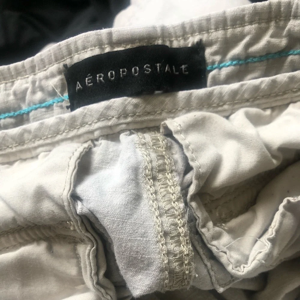 Men’s Aeropostale Cream Stretch Cargo Shorts - Picture 5 of 6